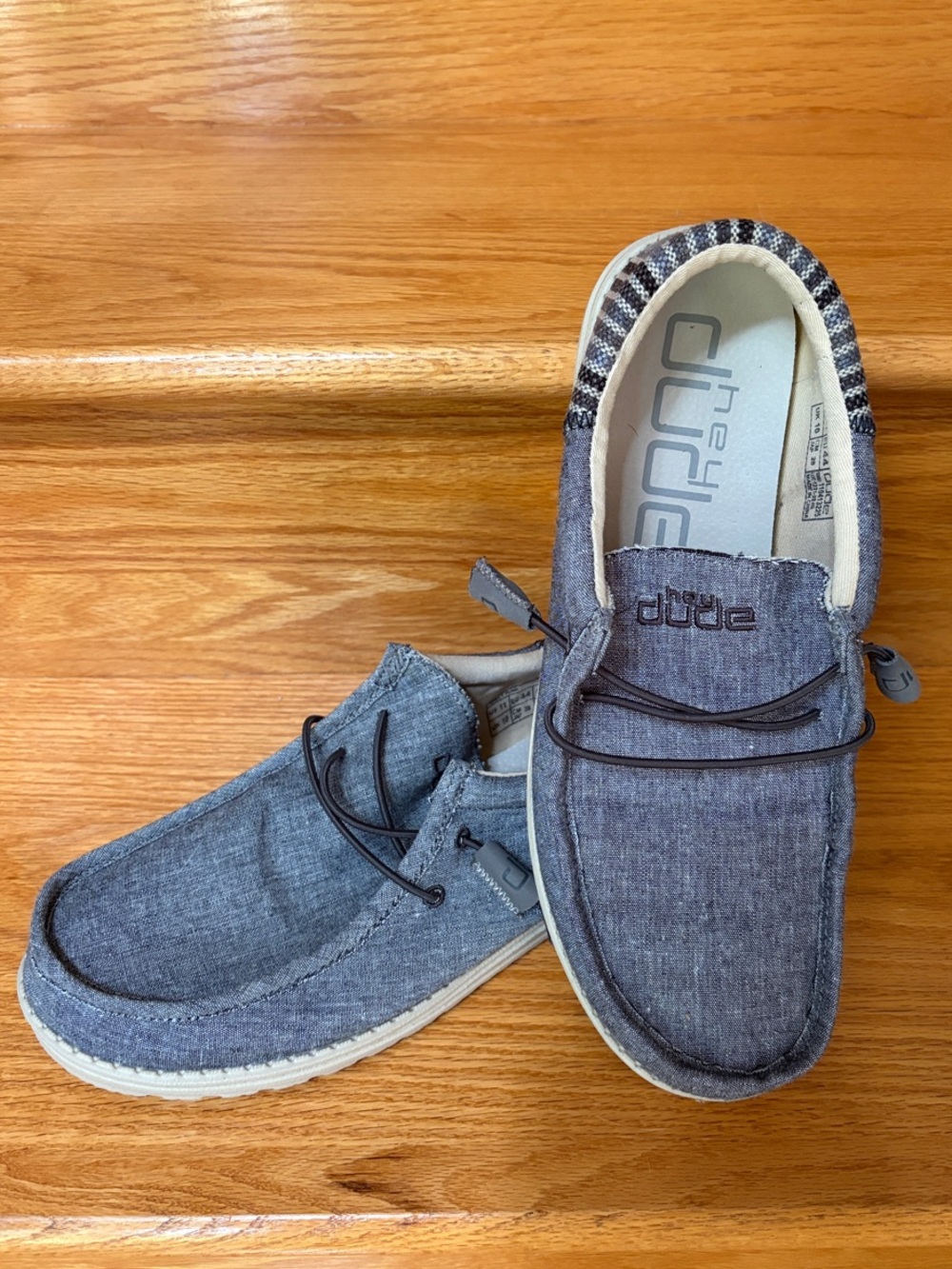 Like New Hey Dude Wally Sz 11